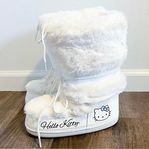 HELLO KITTY x Forever 21 Fluffy White Snow Boots